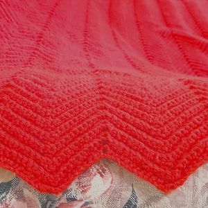 6ft 6in x 4ft hand made cozy knit throw.